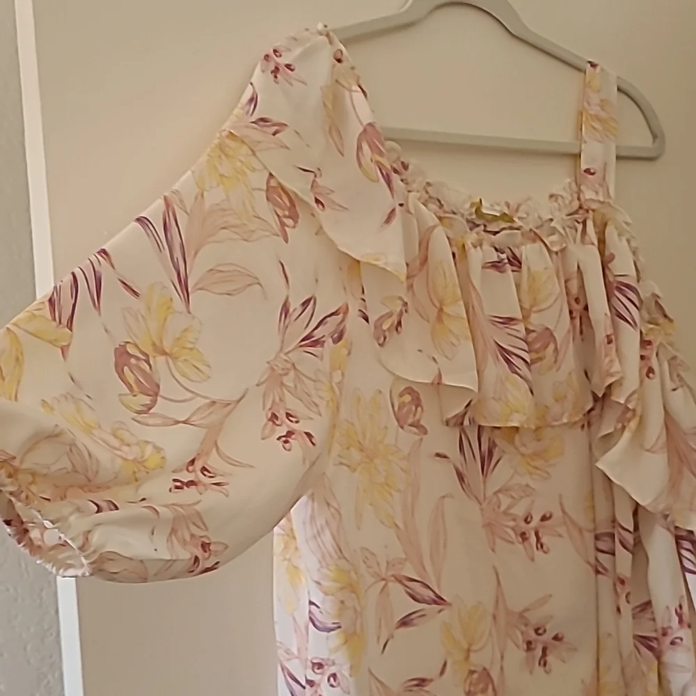 Copper & Ella Floral top, 1X, White with flower prints - Picture 2 of 6